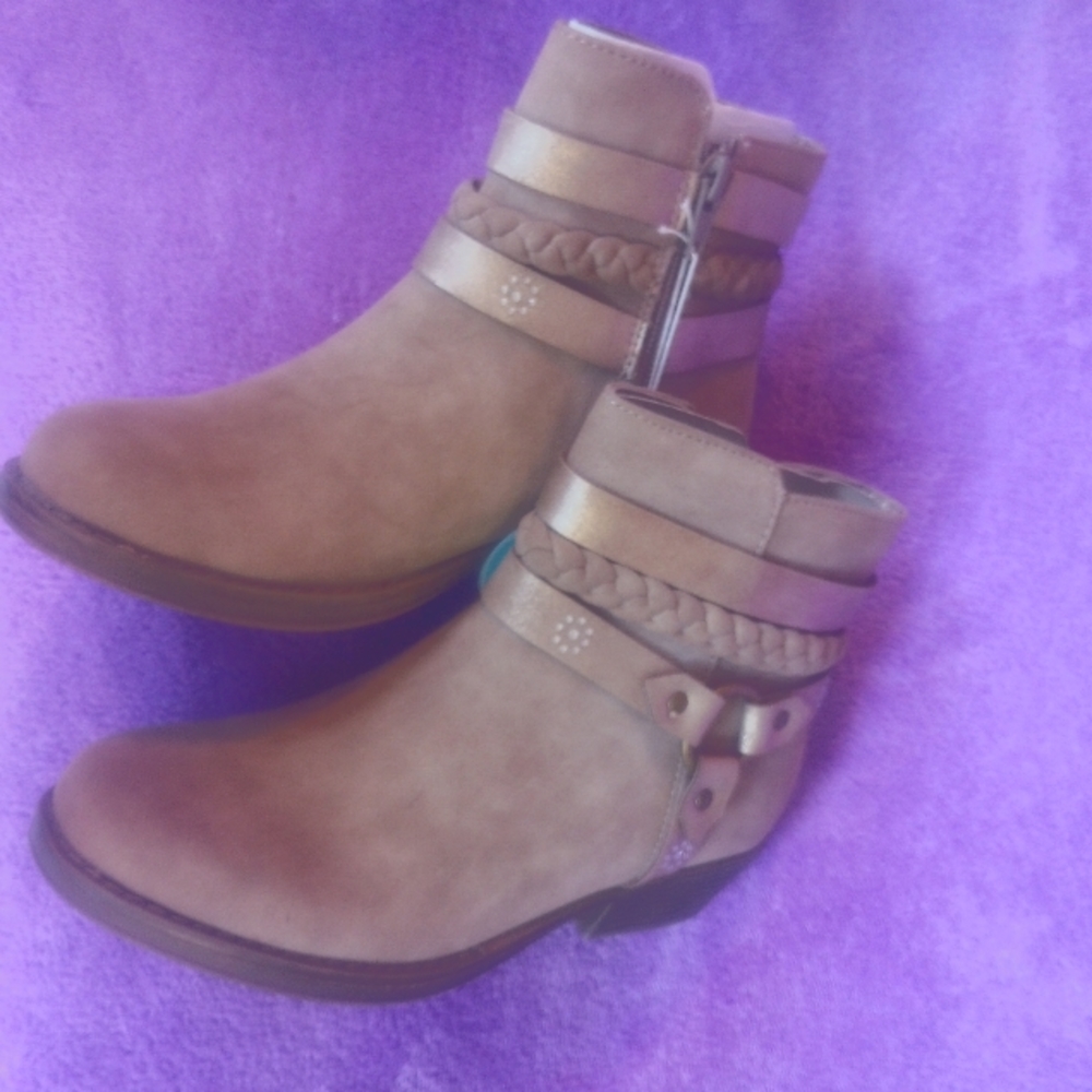 So Authentic American Heritage Girl boots